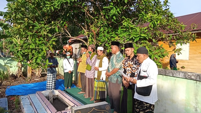 Ziarah Makam Ulama Bengkalis sehari sebelum lounching buku Perdana MUI Kabupaten Bengkalis